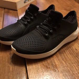 *BRAND NEW* Crocs LightRide size M11